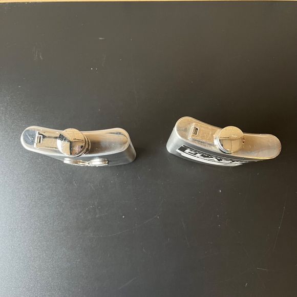 Set of Two Stainless Steel Flask 8 oz 5 in x 4 in x 1 in - Picture 7 of 14